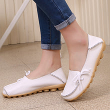 2016 Moccasins Women's Soft Leisure Flats Female Driving Shoes Loafers Mother Casual Shoes Fashion Woman Genuine Leather Shoes