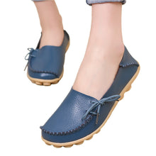 2016 Moccasins Women's Soft Leisure Flats Female Driving Shoes Loafers Mother Casual Shoes Fashion Woman Genuine Leather Shoes